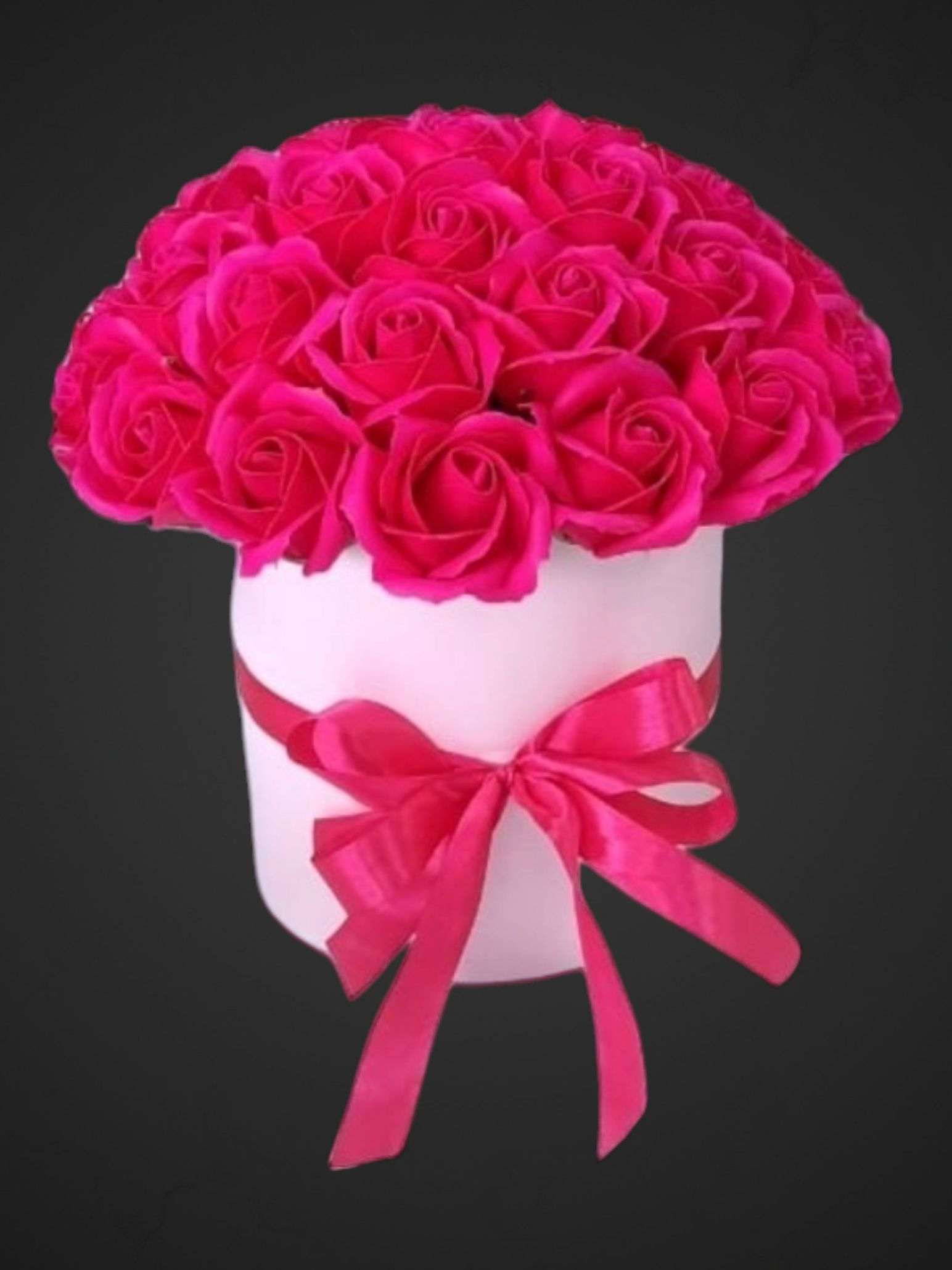 Коробка с красными мыльными розами