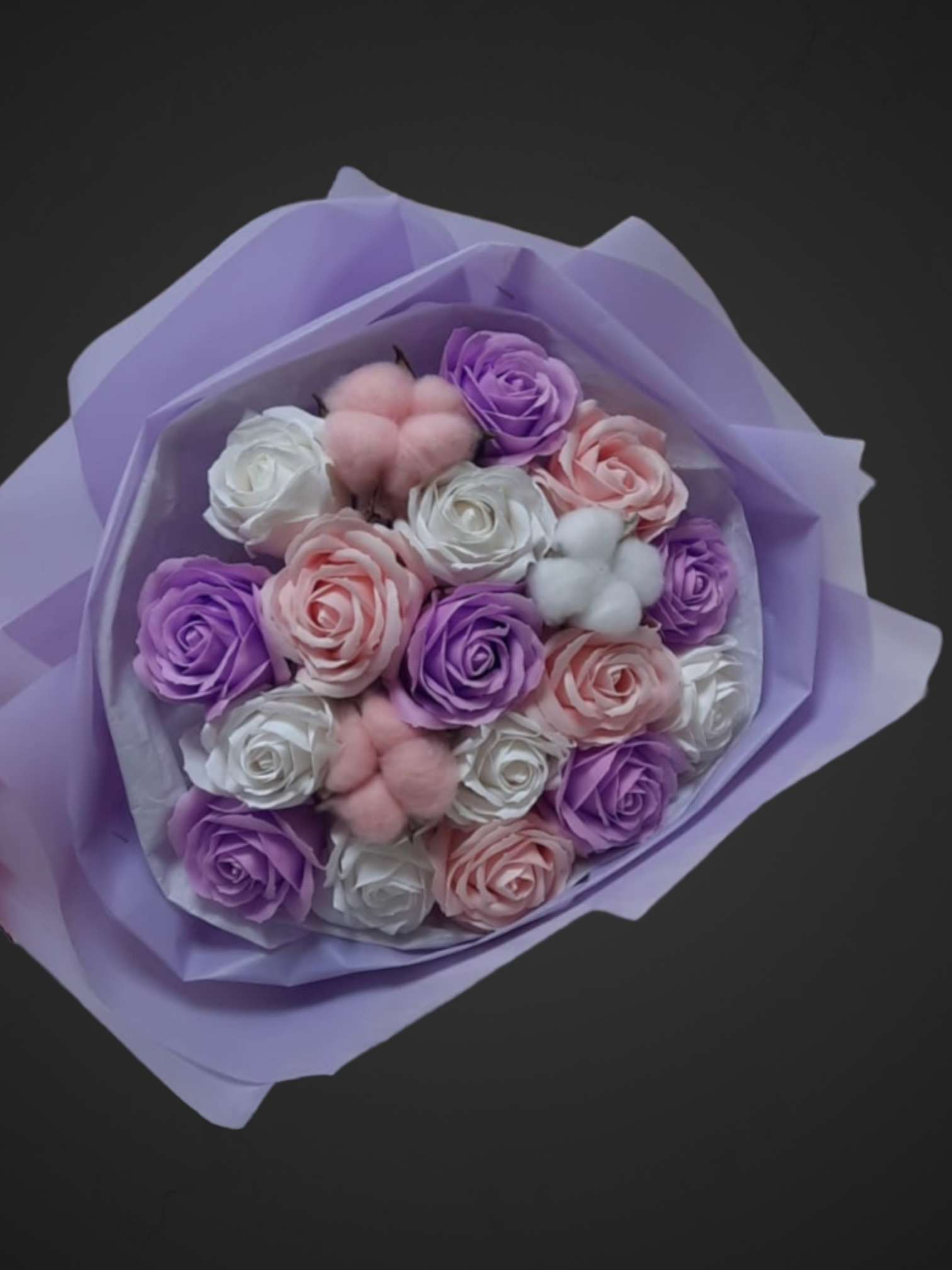 Букет из 19 цветов бело-розово-сиреневой гаммы